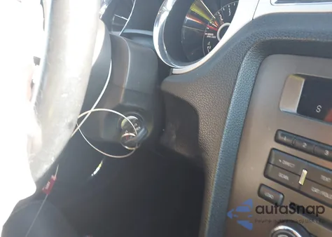 2014 Ford Mustang V6 Premium из США, поврежденный, VIN 1ZVBP8EM3E5298744